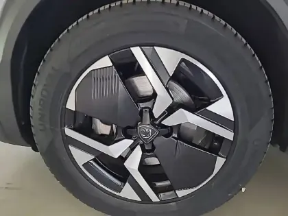 Photo 44 Peugeot 2008  Hybrid 136 e-DCS6