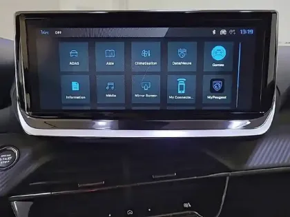 Photo 56 Peugeot 2008  Hybrid 136 e-DCS6