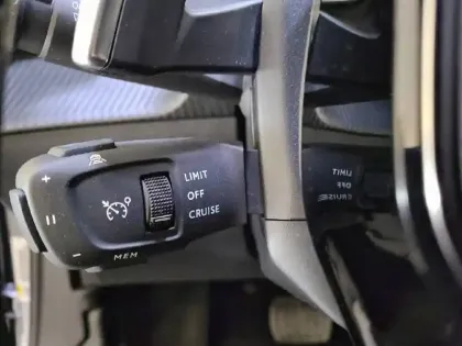 Photo 59 Peugeot 2008  Hybrid 136 e-DCS6