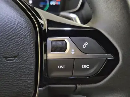 Photo 61 Peugeot 2008  Hybrid 136 e-DCS6