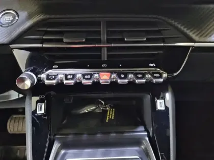 Photo 57 Peugeot 2008  Hybrid 136 e-DCS6