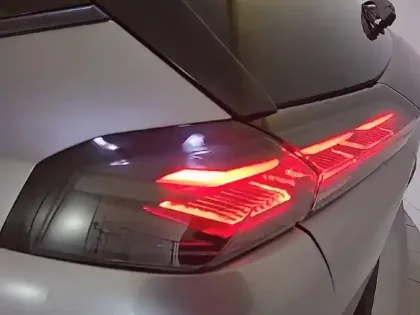 Photo 48 Peugeot 2008  Hybrid 136 e-DCS6