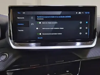 Photo 54 Peugeot 2008  Hybrid 136 e-DCS6