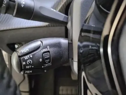 Photo 26 Peugeot 2008  Electrique 54 kWh 156 ch