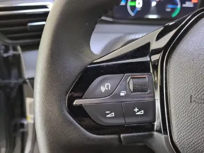 Photo 27 Peugeot 2008  Electrique 54 kWh 156 ch