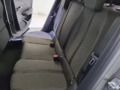 Photo 11 Peugeot 2008  Electrique 54 kWh 156 ch