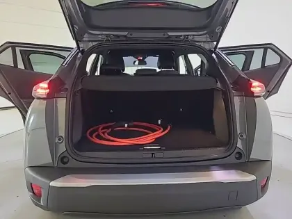 Photo 5 Peugeot 2008  Electrique 54 kWh 156 ch