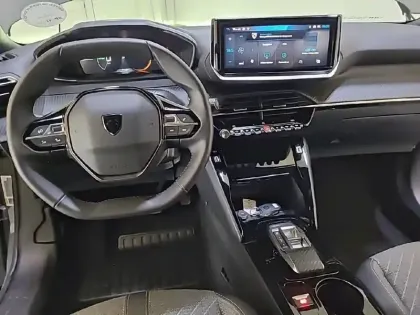 Photo 7 Peugeot 2008  Electrique 54 kWh 156 ch