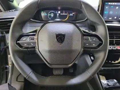 Photo 8 Peugeot 2008  Electrique 54 kWh 156 ch