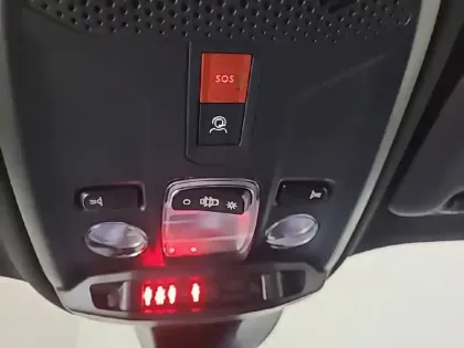 Photo 25 Peugeot 2008  Electrique 54 kWh 156 ch