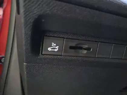 Photo 31 Peugeot 408  Hybrid 136 e-DCS6