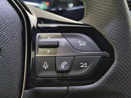 Photo 65 Peugeot 408  Hybrid 136 e-DCS6