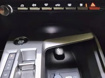 Photo 26 Peugeot 408  Hybrid 136 e-DCS6