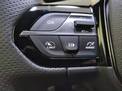 Photo 64 Peugeot 408  Hybrid 136 e-DCS6