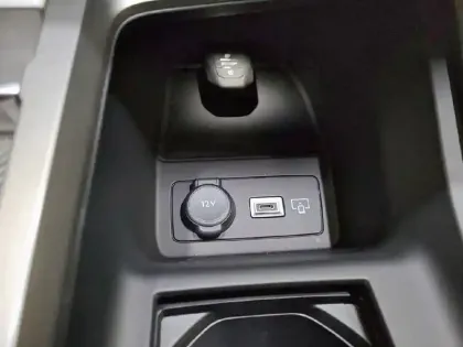 Photo 62 Peugeot 408  Hybrid 136 e-DCS6