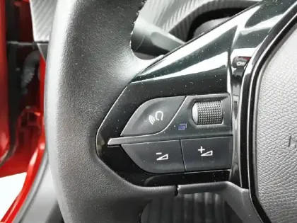 Photo 43 Peugeot 208  BlueHDi 100 S&S BVM6