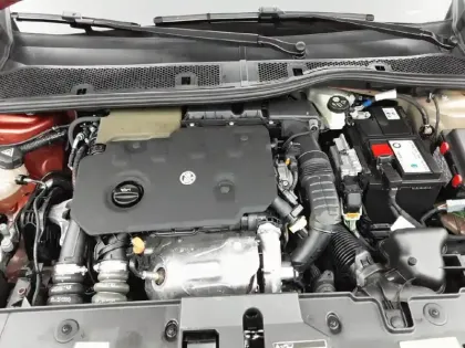 Photo 37 Peugeot 208  BlueHDi 100 S&S BVM6