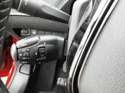 Photo 41 Peugeot 208  BlueHDi 100 S&S BVM6