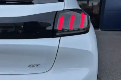 Photo 44 Peugeot 208  PureTech 100 S&S EAT8