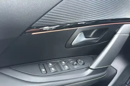 Photo 37 Peugeot 208  PureTech 100 S&S EAT8