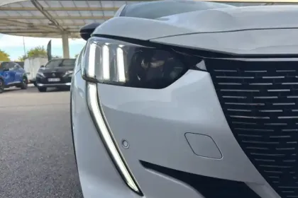 Photo 46 Peugeot 208  PureTech 100 S&S EAT8