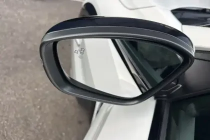 Photo 45 Peugeot 208  PureTech 100 S&S EAT8