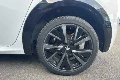 Photo 30 Peugeot 208  PureTech 100 S&S EAT8