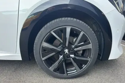 Photo 32 Peugeot 208  PureTech 100 S&S EAT8