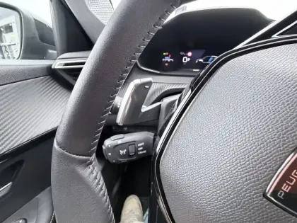 Photo 20 Peugeot 208  Hybrid 100 e-DCS6