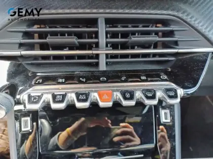 Photo 19 Peugeot 2008  PureTech 130 S&S EAT8