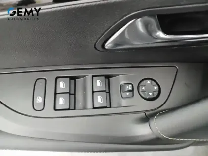 Photo 33 Peugeot 2008  PureTech 130 S&S EAT8