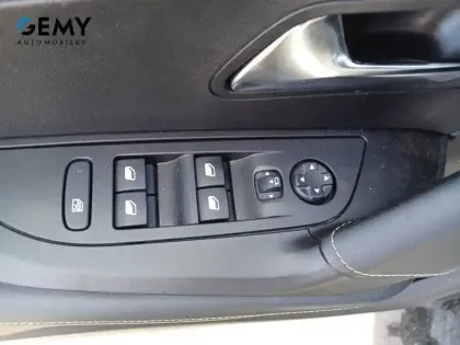 Photo 11 Peugeot 2008  PureTech 130 S&S EAT8