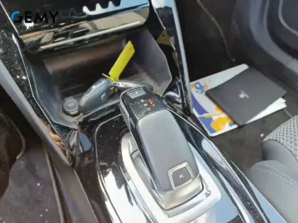 Photo 13 Peugeot 2008  PureTech 130 S&S EAT8