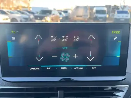 Photo 46 Peugeot 3008  Hybrid 225 e-EAT8