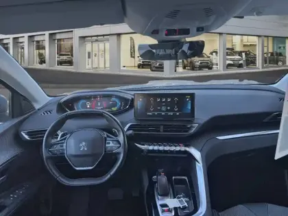 Photo 41 Peugeot 3008  Hybrid 225 e-EAT8