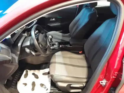 Photo 62 Peugeot 208  PureTech 100 S&S BVM6