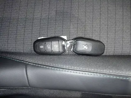 Photo 54 Peugeot 208  PureTech 100 S&S BVM6