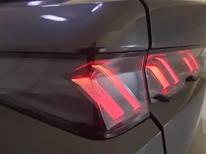 Photo 16 Peugeot 3008  Hybrid 136 e-DCS6