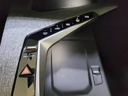 Photo 58 Peugeot 3008  Hybrid 136 e-DCS6