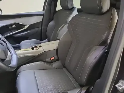 Photo 43 Peugeot 3008  Hybrid 136 e-DCS6