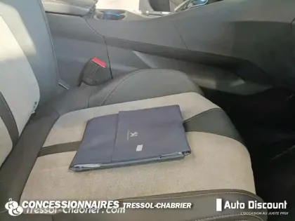 Photo 15 Peugeot 3008  Hybrid 225 e-EAT8 GT