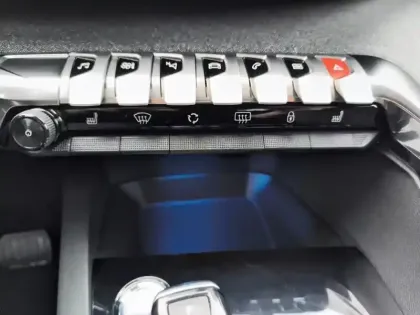 Photo 12 Peugeot 3008  BlueHDi 130ch S&S EAT8 GT Line