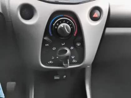 Photo 12 Toyota Aygo  1.0 VVT-i x-play x-app