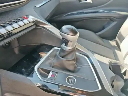 Photo 23 Peugeot 5008  PureTech 130ch S&S BVM6 Allure