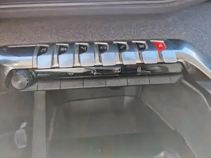 Photo 12 Peugeot 5008  PureTech 130ch S&S BVM6 Allure