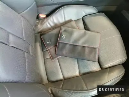 Photo 15 DS DS 7 DS7 Crossback Hybride E-Tense 300 EAT8 4x4 Louvre