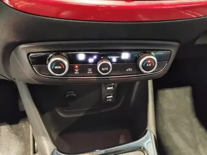 Photo 12 Opel Crossland  1.2 Turbo 110 ch BVM6 GS Line