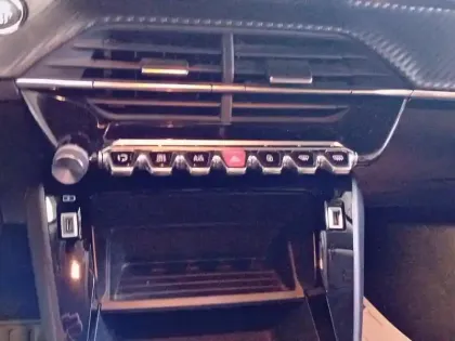 Photo 21 Peugeot 2008  Electrique 136 ch Active