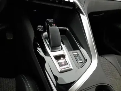 Photo 10 Peugeot 3008  Hybrid 225 e-EAT8 Allure Pack