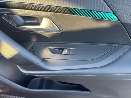 Photo 15 Peugeot 2008  PureTech 100 S&S BVM6 Allure